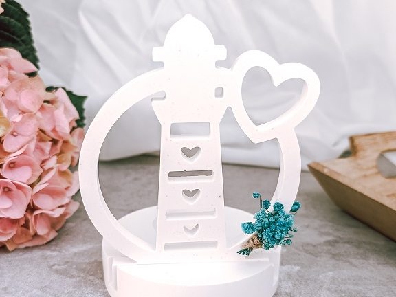 Von der Masse zur Klasse: DIY Leuchtturm und Kerzenhalter aus Gießmasse